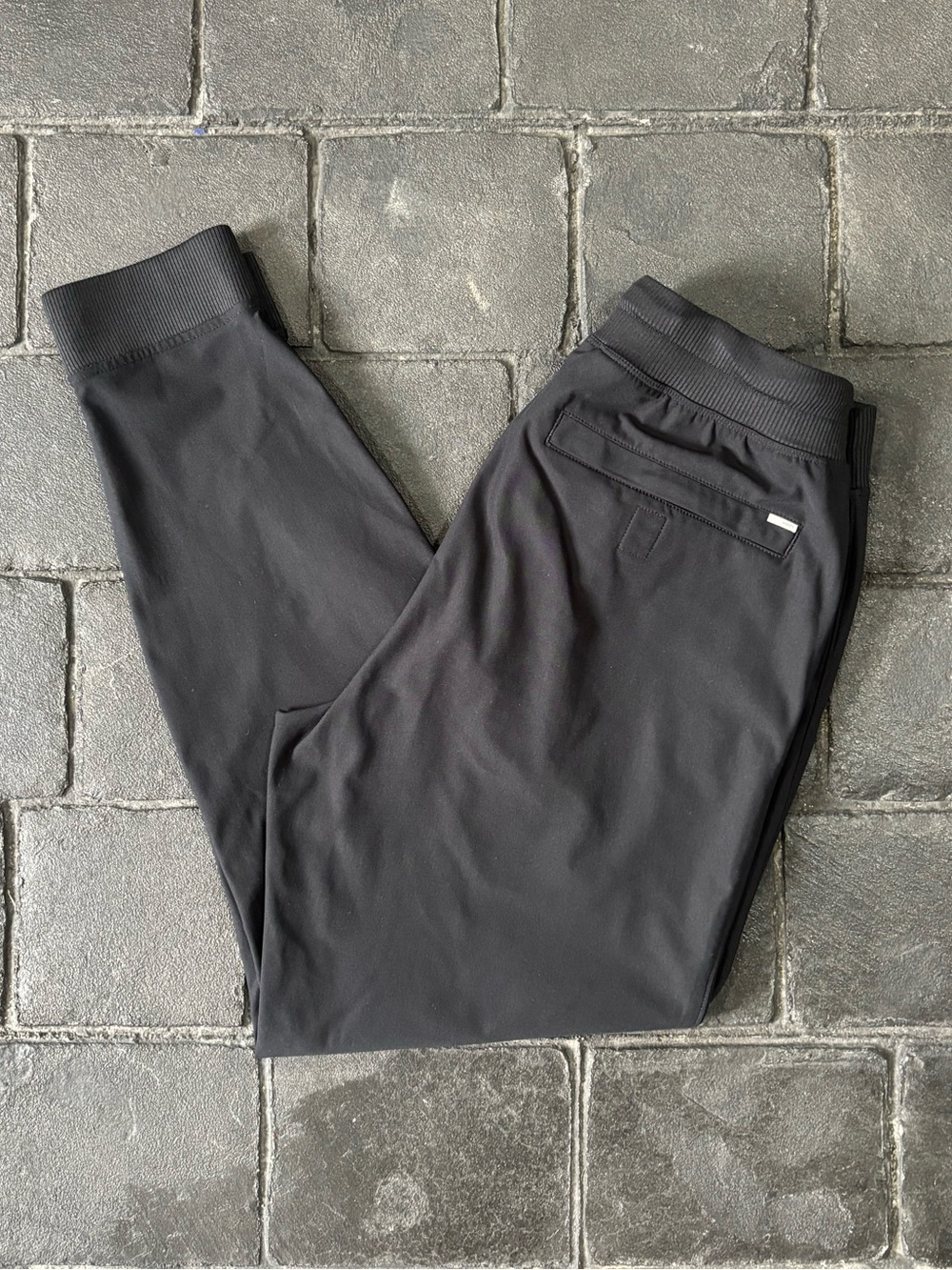 Vuori Men’s Meta Jogger Pants Athleisure Style V436 Size Medium Black